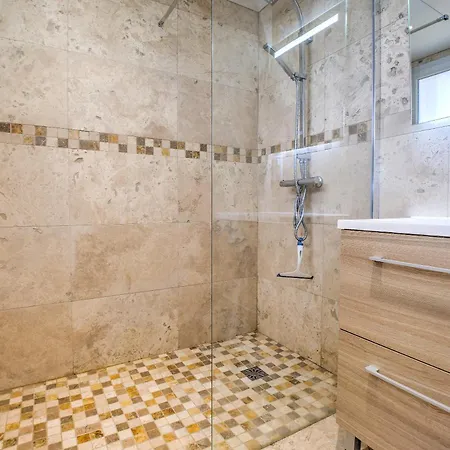 Deodatus Avec Piscine בית נופש Cladech