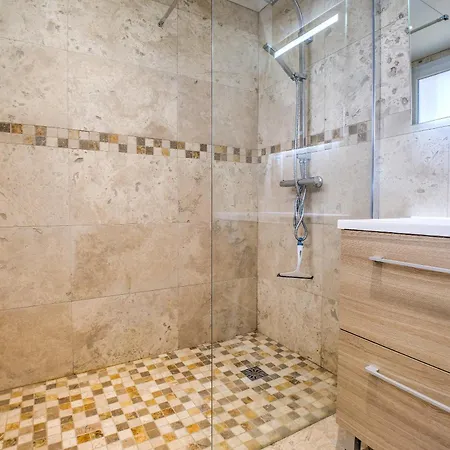 Deodatus Avec Piscine Vakantiehuis