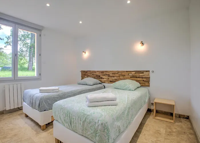 Deodatus Avec Piscine * Cladech