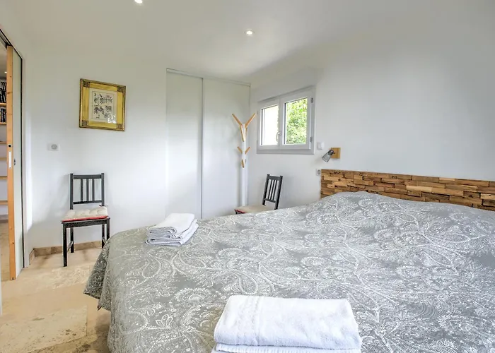 Deodatus Avec Piscine Cladech