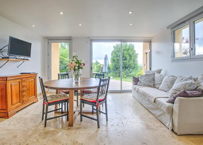 Deodatus Avec Piscine Vakantiehuis